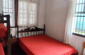 Chale de Madeira - Lareira e Fogueira---lindo gramado com mesa para café da manhã, churrasqueira e fogueira - Foto 28