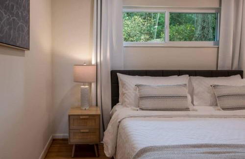 Luxurious Retreat with Stunning Views Sleeps 16) - Foto 38