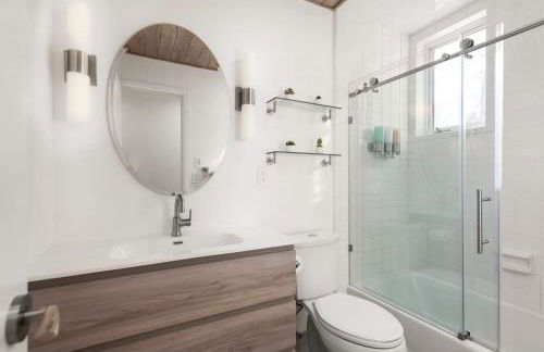 Renovated Riverfront 3 BR, 2 BA with Pool - Walk to Town! - Foto 17