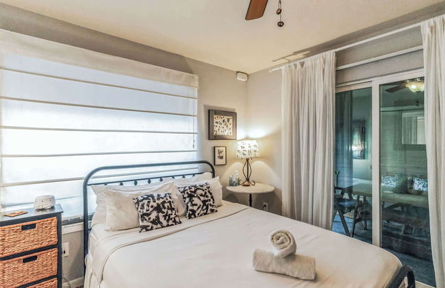 Cozy Retreat in Central East Austin - Photo 3