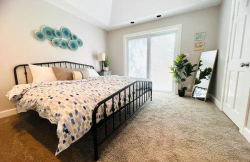 Spacious 6BR Home - Near Top Attractions - Photo 14