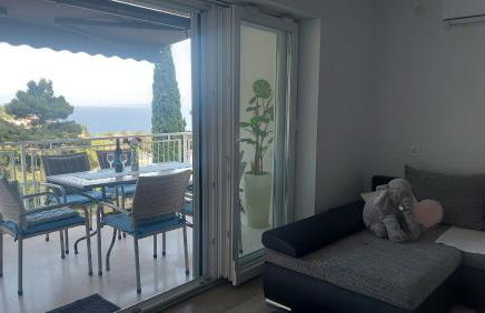 Modern and cosy apartment Ivana with a beautiful seaview - Photo 2