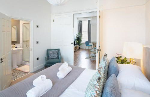 Stylish Retreat in Central Lyme Regis Sleeps 2 plus one - Photo 6