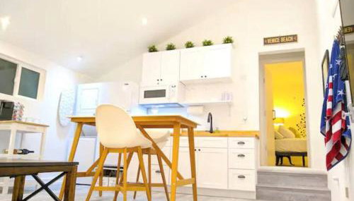 Monthly - Cozy 1 Bed Guest Suite near Venice Beach - Photo 3