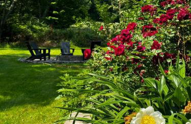 Hillcrest Cottage - Charming Cottage with hot tub and view! - Photo 47