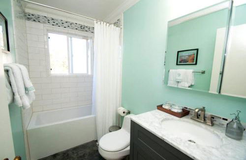 Spruce Beach Cottage - Walk to beach - Photo 21