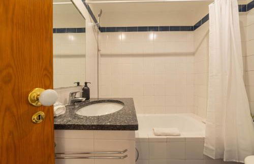 Charming Classic-Rustic Retreat in Historic Lisbon - Photo 18