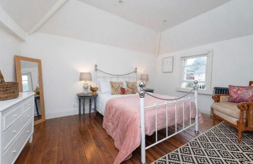 Heron Stays Bath- Boutique Period Group Properties, Parking for 4 Cars, Just 3 Miles to Bath Central, Sleeps 14 - Photo 6
