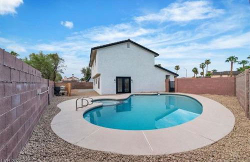 4 bedroom Luxuriously Furnished Modern Mansion With Pool, Spa, and Patio - Foto 1