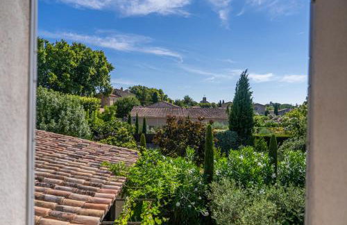 Gorgeous village home with heated pool, ideally located - Foto 17