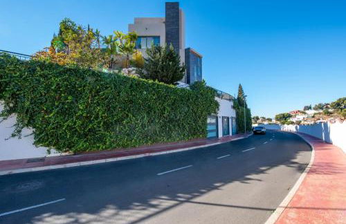 Luxury Villa with swimming pool and amazing views - Photo 30