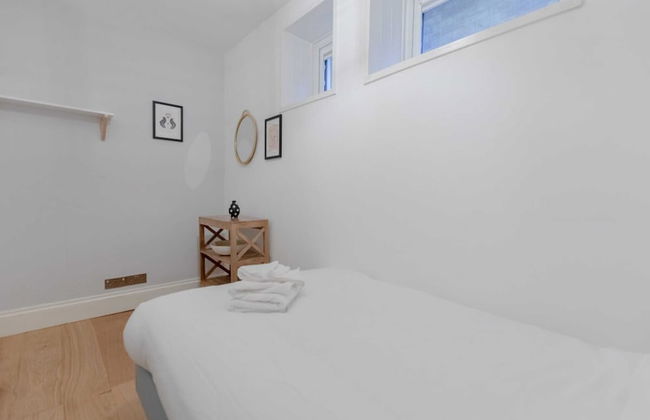 Newly Refurbished 2BD Flat - Wimbledon Village! - Foto 8