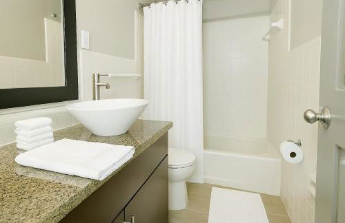 Saltwater Pool 2BR Near Galleria Walkable, Stylish & Central Marquee Uptown - Foto 46