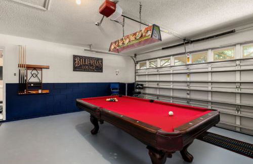 Modern Retreat Pool and Game Room - Foto 59