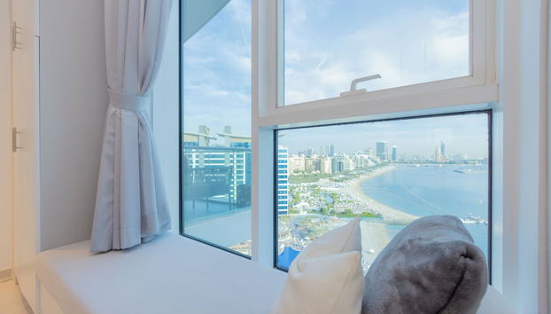 WelHome - Oceanfront Elegance 1BR Apt With Palm Sea Views - Foto 5, Habitación