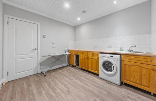 Modern 5-Bedroom House - Bannockburn - Photo 15