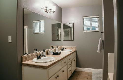 Stunning Home with Pool, Game Room and Firepit - Photo 23