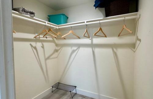 Cozy Chamber 3 BR Hollywood Townhouse - Photo 31