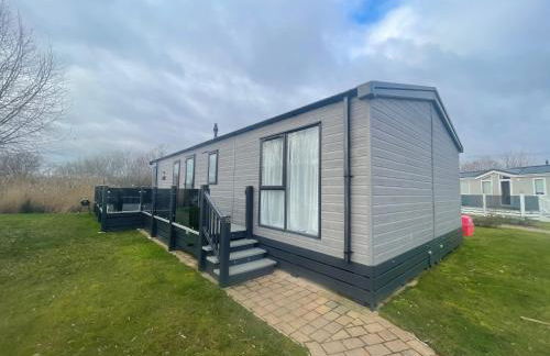 Indulgence Lakeside Lodge i3 with hot tub, private fishing peg situated at Tattershall Lakes Country Park - Foto 40