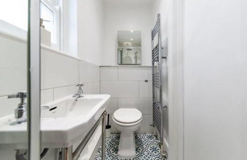 Minimal Designer Home with a Beautiful Garden - Foto 21