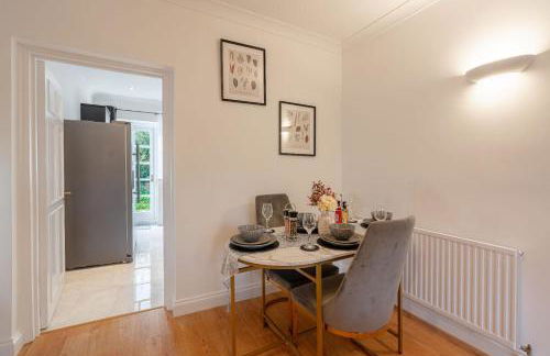 Cosy 3BR House by D3 Short Stay, Sleeps 8, Free on-site Parking & Garden - Foto 9