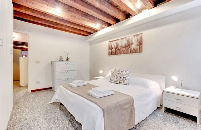 Guggenheim Collection Venice Apartment - Photo 5