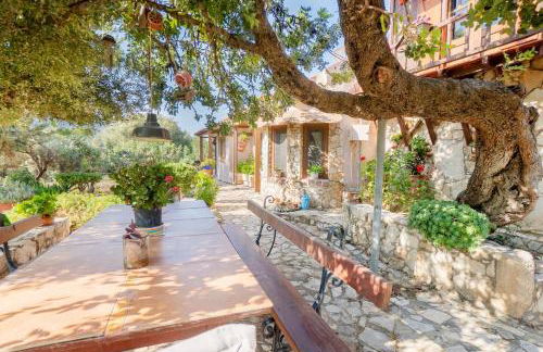 Rustic Retreat - Private Pool in Nature's Embrace - Photo 4