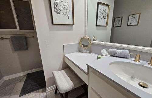 La Jolla Gem with Ocean View - 11 Beds, Hot Tub, Karaoke & Game Den - Foto 6