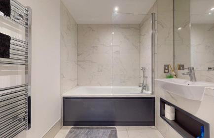 Stylish 2-bed flat,Secure Parking - Foto 7