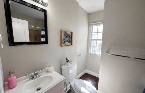 Birmingham 1BR Retreat with Parking Near UBA & Vulcan Park - Photo 11