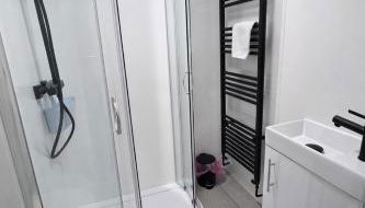 5 Bed Family Home in Treharris, Sleeps 1, Near Bike Park Wales - Foto 2