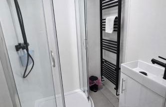 5 Bed Family Home in Treharris, Sleeps 1, Near Bike Park Wales - Foto 2