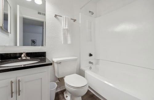 Northcliffe 405 I Fully Furnished 2 Bedroom 2Bth - Foto 6