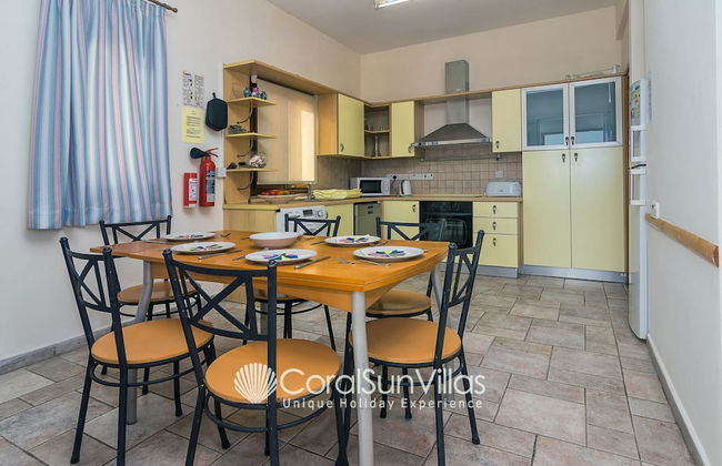 Wonderful Quiet Area, Completely Privacy, Large Private Pool, Colourful Garden - Foto 46