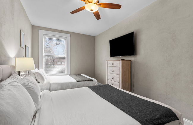 Designer Home in Shaw Right Side - JZ Vacation Rentals - Photo 8