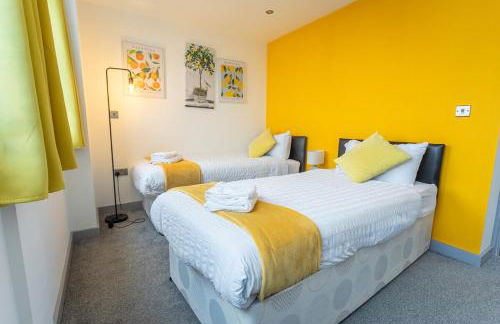 Two Bedroom Apartment by Brookland Stays Serviced Accommodation Short Lets Leeds with WiFi Kitchen Near Town Centre - Foto 8