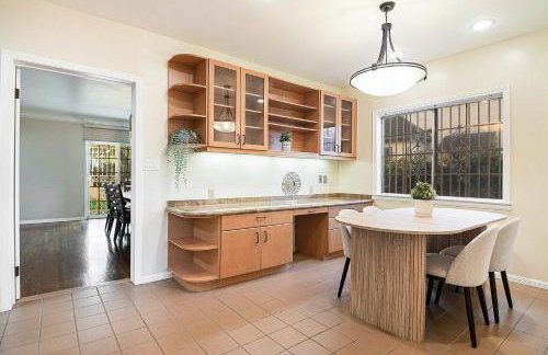 Spacious 4BR Spanish Villa In Hancock Park - Foto 14