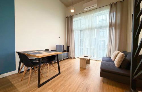 Wrocław Airport Studio with Mezzanine by BookingHost - Foto 12