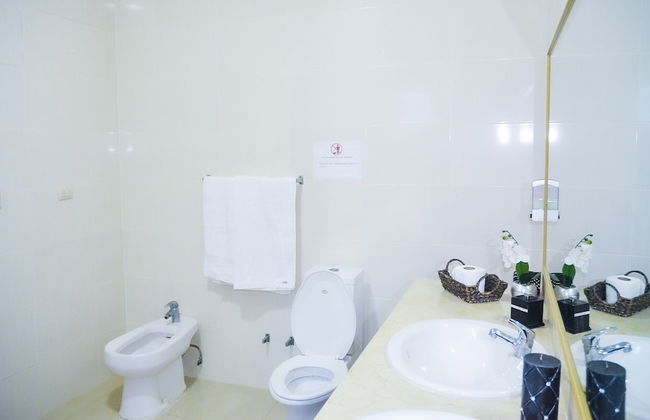 2 Minutes Walk to Beach Huge 3 bdrm Condo with Pool - Photo 63