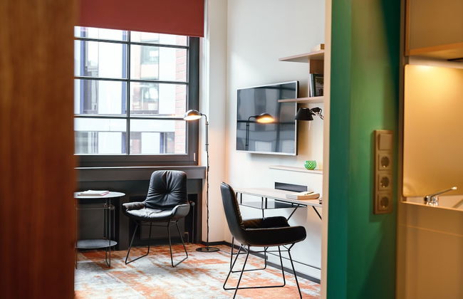 Hood House - Photo 28