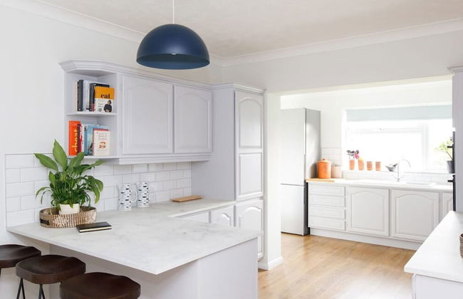 Coastal Retreat for 8 With Hot Tub - Walk to Beach - Foto 6