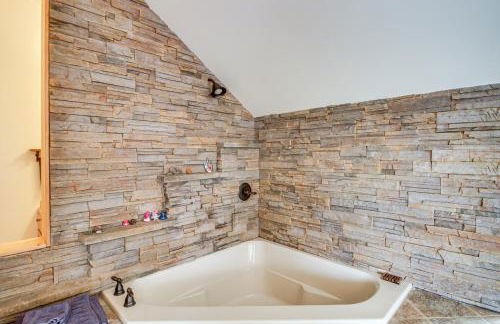 4-Season Recreation Secluded Pike River Cabin - Foto 16