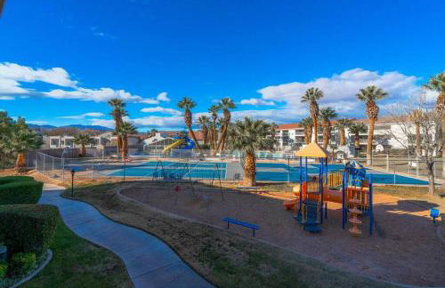 Perfect Family Escape - 3 Bed Condo with Pools - Photo 23