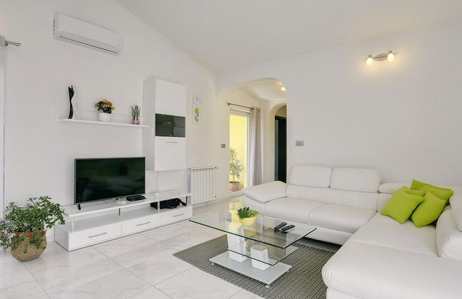 Apartment With Modern Decor and Spacious Garden, 3 km From the Beach - Foto 18