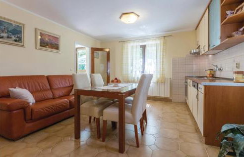 2 Bedroom Amazing Apartment In Kanfanar - Foto 14