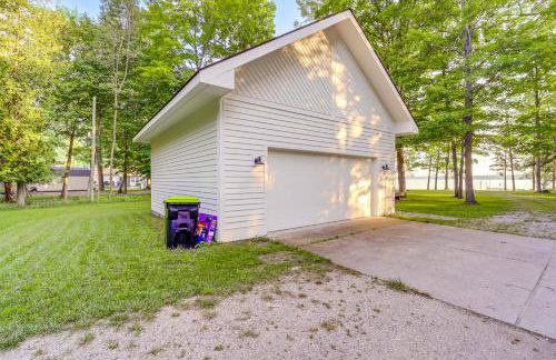 Scenic Cottage with Private Dock on Torch Lake - Foto 33