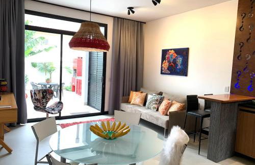 Casa linda, ótima localização, 2 vagas de garagem - Foto 1