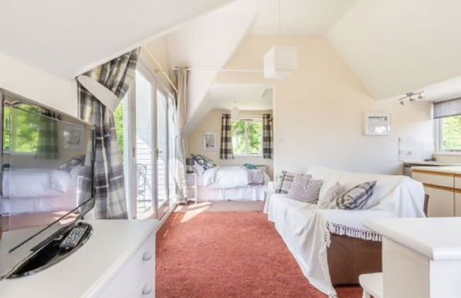 Host Stay The Lodge at Alderfen View - Photo 6