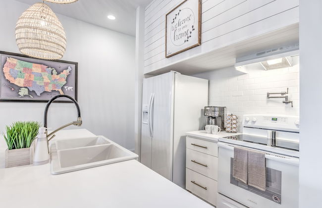 Delightfully Redesigned Home - JZ Vacation Rentals - Photo 12