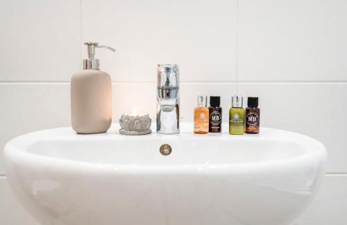 TheCountingSheep - Heathrow in 15 mins - Glass Balcony - Dedicated Workspace - Foto 22